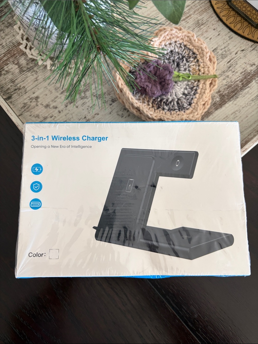 NIB White Foldable 3 in 1 Wireless Charging Station and Dock, 18W, 5V, Model B16